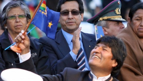 Bolivia iza banderas a espera del fallo de la CIJ en demanda contra Chile
