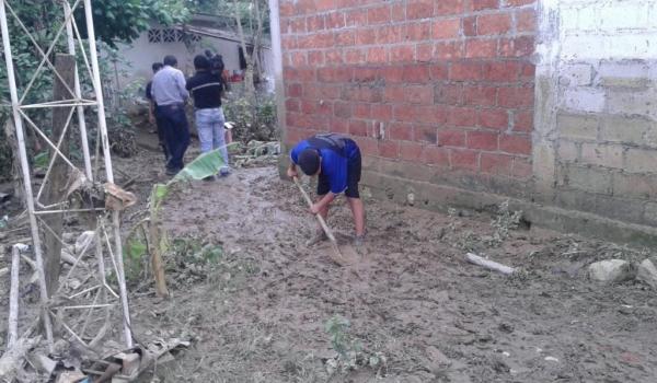 Instalan puente provisional sobre Río Bonito en El Oro