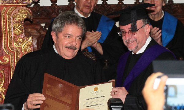 Lula concluye visita a Ecuador donde recibió dos doctorados honoris causa