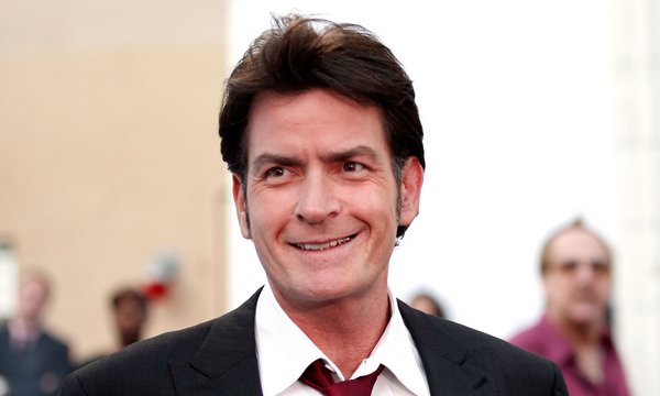 Charlie Sheen ya es abuelo