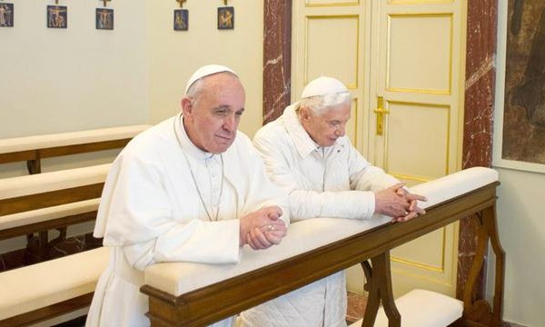 Francisco regresó al Vaticano tras visitar y almorzar con Benedicto XVI
