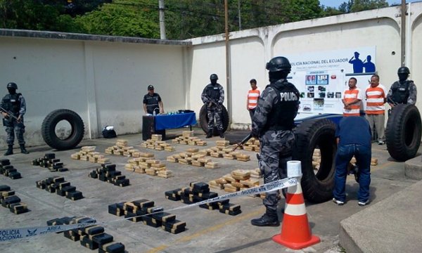 Decomisan cerca de 400 kilos de cocaína dentro de llantas en Guayaquil