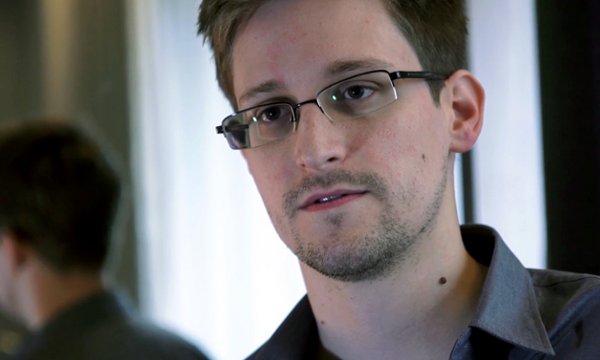 Edward Snowden es reconocido con el premio Informante 2013