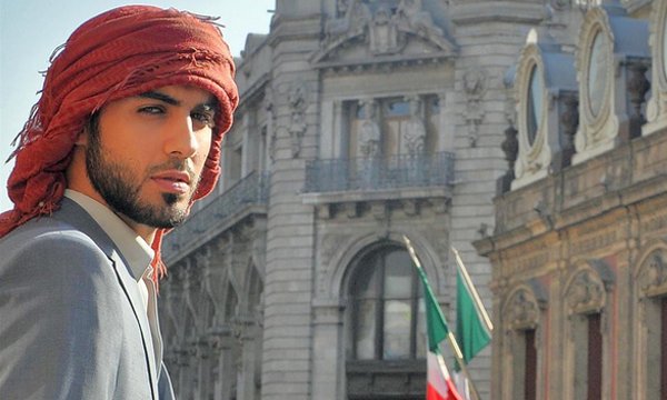El famoso modelo árabe Omar Borkan Al Gala dialogó con Ecuavisa