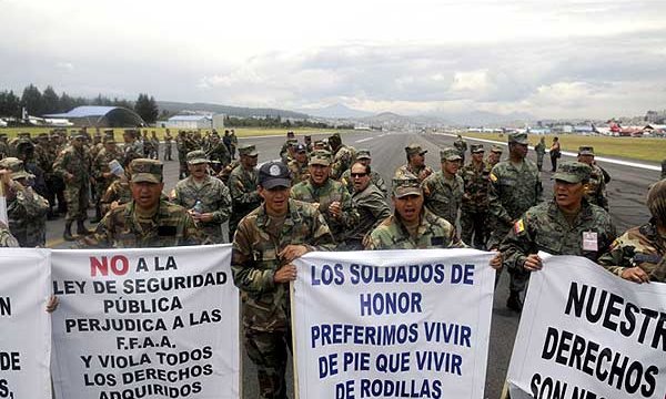Abren instrucción fiscal contra decenas de militares y policías por el 30-S