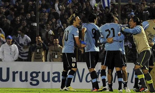 Chile y Uruguay sin margen de error en partido clave para sus ilusiones