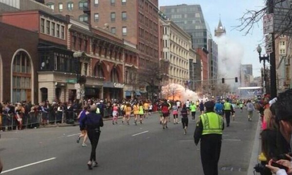 Numerosos heridos tras dos explosiones en línea de meta de maratón de Boston