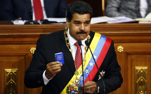 Maduro promulgará dos normas un día después de obtener poderes