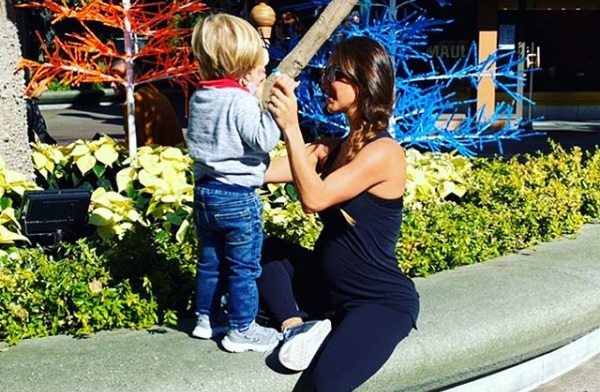 Anahí muestra su cuerpo 14 días después de dar a luz