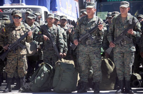 Militares e instituciones gubernamentales analizan la seguridad del país