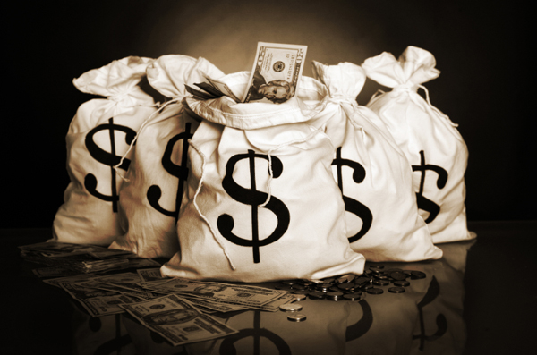 Dólar fuerte y petróleo a la baja golpean a economía ecuatoriana