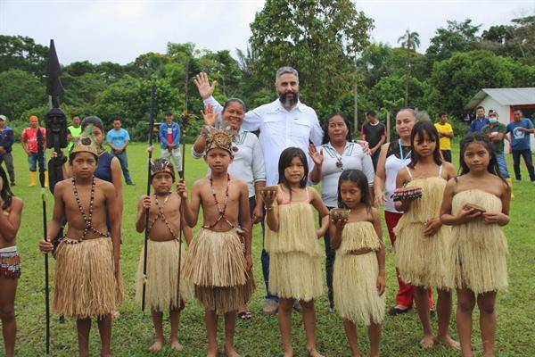 Medio millar de estudiantes tendrán acceso al internet en la Amazonía ecuatoriana