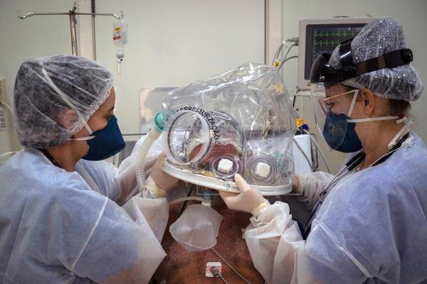 Un casco brasileño de respiración artificial reduce intubación en un 60 %