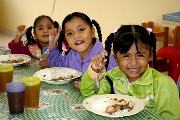 80 millones de niños en Latinoamérica se quedaron sin alimentación escolar