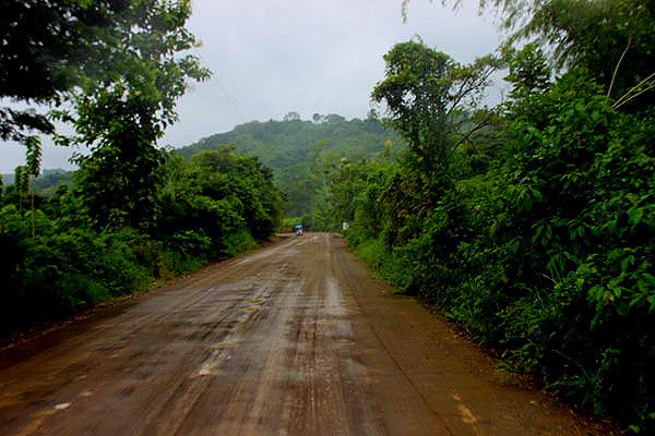 Familias evacuadas y vías afectadas por crecida de ríos en Esmeraldas