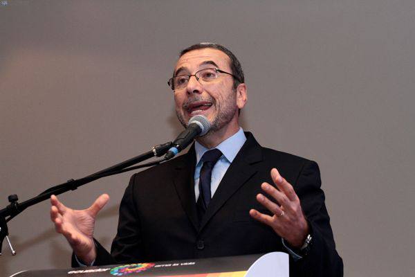 Extraen información del celular de Vinicio Alvarado