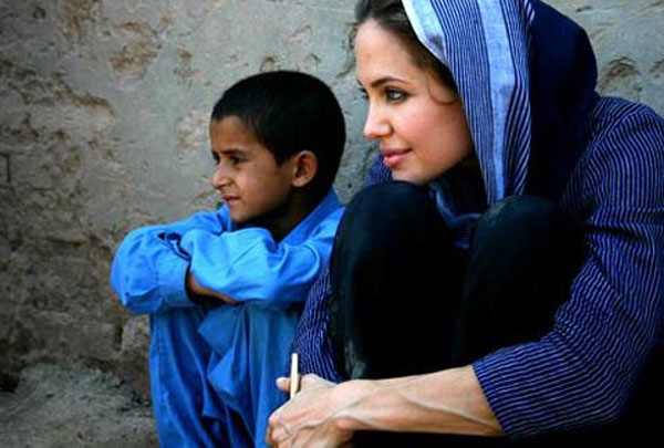 Angelina Jolie abre un colegio en Afganistán