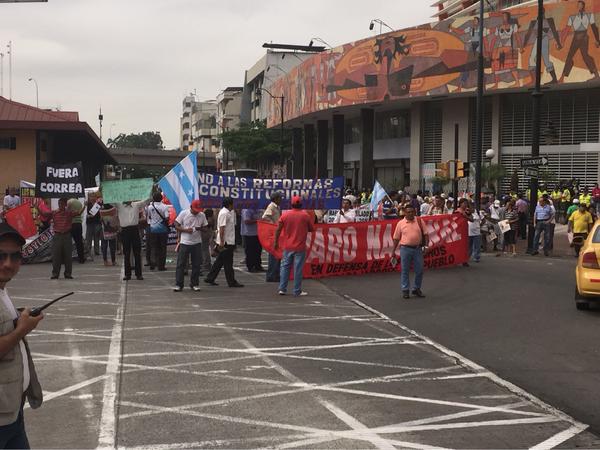 Grupos de oposición realizan marchas en Guayaquil