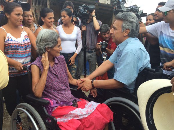 Moreno entrega en Manabí vivienda en zona afectada por terremoto