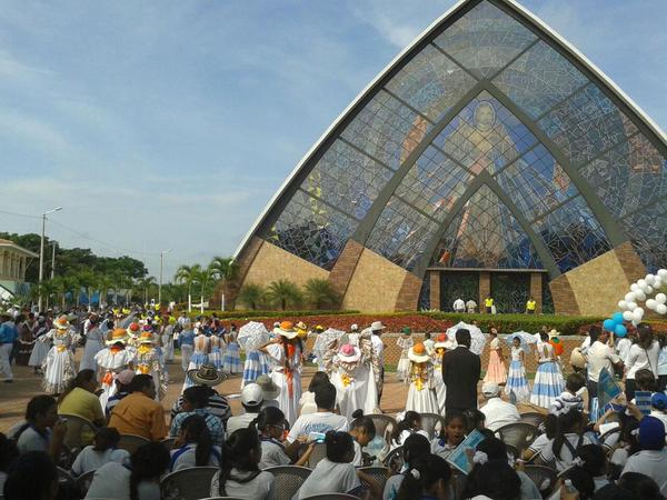 Papa Francisco: “Les doy la bendición... pero no, no les voy a cobrar nada”