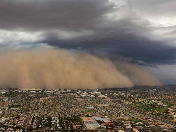 Fuerte tormenta azota el área de Phoenix, Arizona