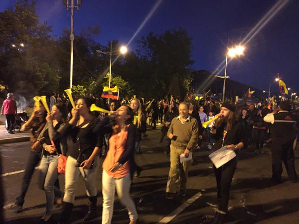 Menor presencia de manifestantes a favor y en contra del gobierno en Quito