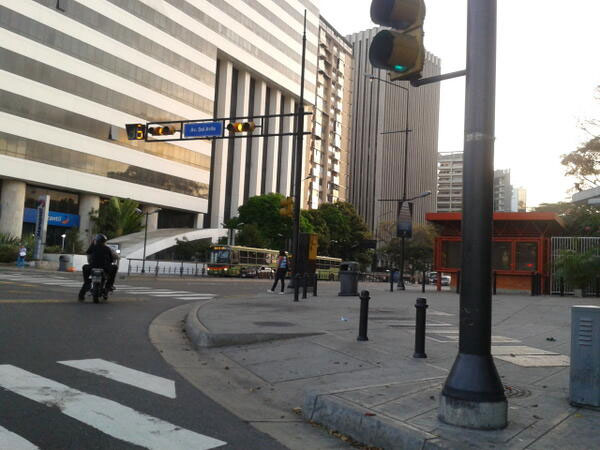 Así amaneció Caracas un día después de la muerte de Hugo Chávez