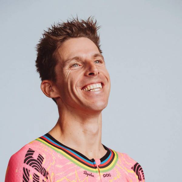 ¿Quiénes son los ciclistas que acompañarán a Richard Carapaz en el Tour de Francia?