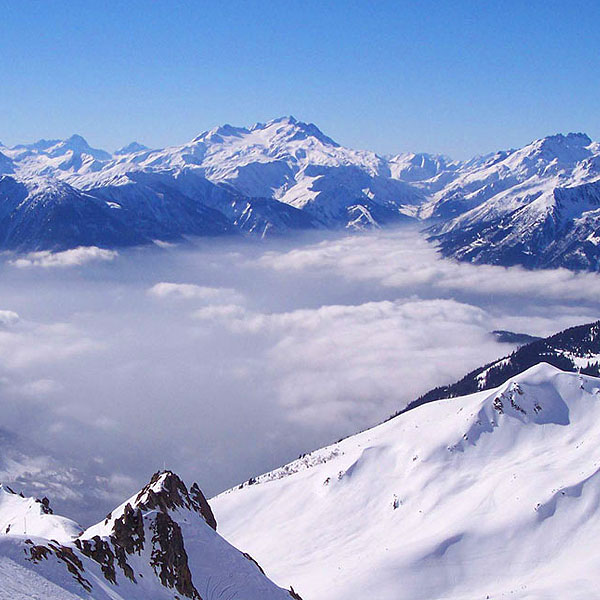Al menos tres muertos en una avalancha en los Alpes franceses