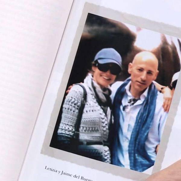 Imágenes de archivo de Letizia Ortiz junto a Jaime del Burgo.