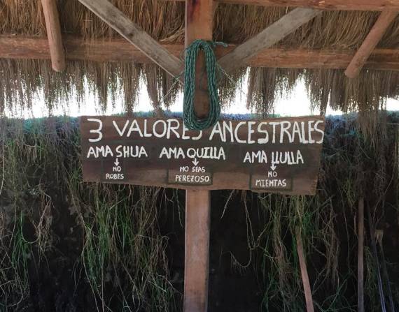 Cartel de valores ancestrales en kichwa.