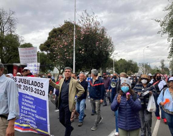 La mañana del miércoles 7 de septiembre, los maestros jubilados realizaron una marcha.