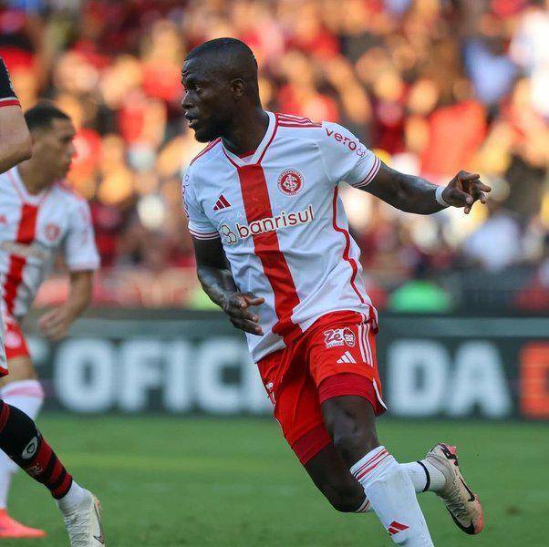 Enner Valencia marcó un gol en la derrota del Inter de Porto Alegre contra Flamengo de Gonzalo Plata