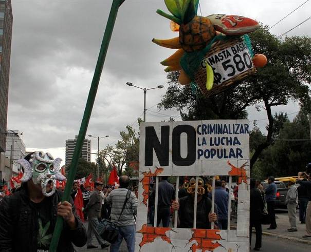 Miles marchan contra el Gobierno y explotación minera en Cuenca