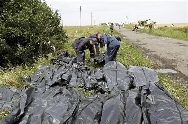 2 pasajeros del Boeing malasio derribado en Ucrania siguen sin identificar
