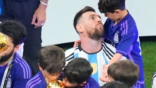 Imagen de archivo de Lionel Messi junto a sus hijos, tras ganar la 'Copa del Mundo'.