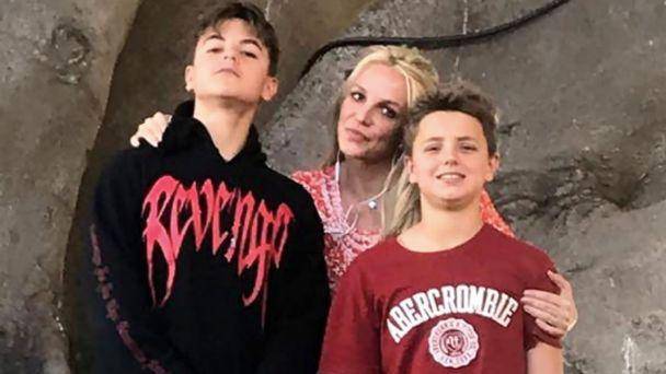 Britney Spears junto a sus hijos con Kevin Federline.
