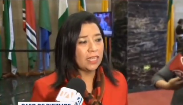 Formalizan denuncia contra Karina Arteaga por cobro de diezmos