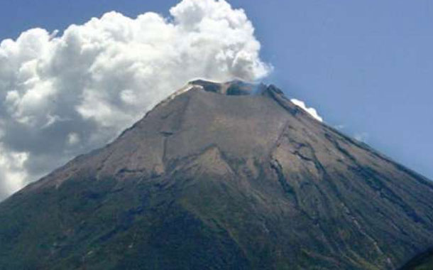 Geofísico alerta de caída de ceniza en Quito
