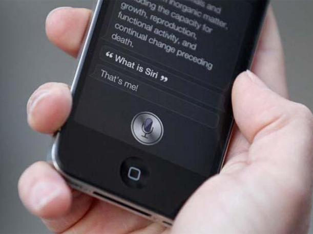 Siri ahora puede leer los mensajes de Whatsapp