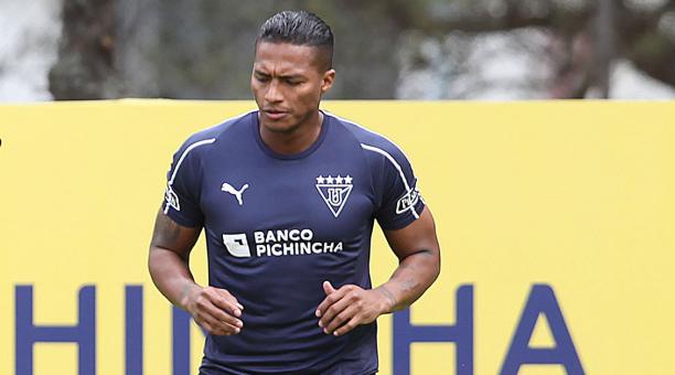 Antonio Valencia es nuevo jugador del Querétaro