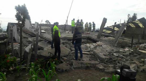 Una casa colapsa en Latacunga dejando dos fallecidos tras explosión por acumulación de gas