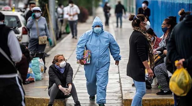 Perú vuelve a tener sus UCI tan llenas como en el peor momento de la pandemia