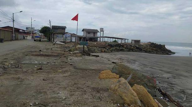 Distintas playas en el país sufren inundaciones por oleaje