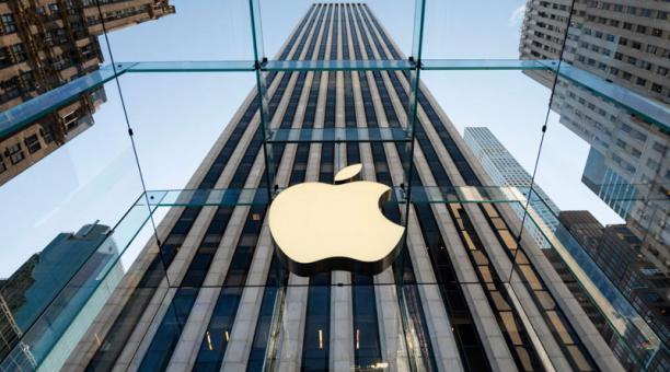 Apple resiste al COVID-19 con servicios, sus ventas de iPhone caen