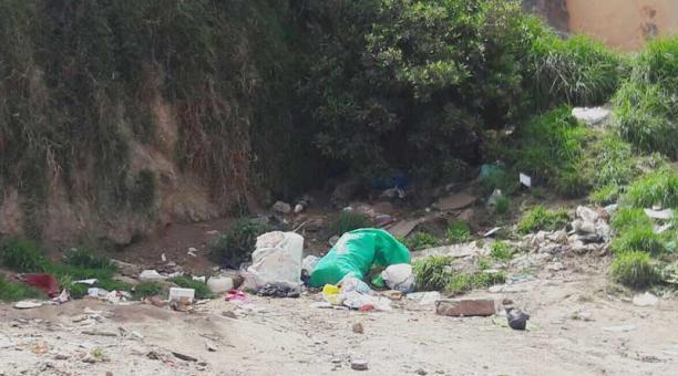 El problema de basura y escombros se visibiliza en varios puntos de Quito