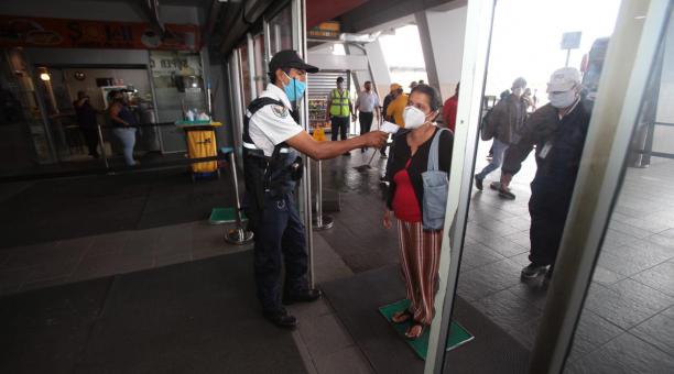 Transporte interprovincial se reactiva parcialmente en Guayaquil