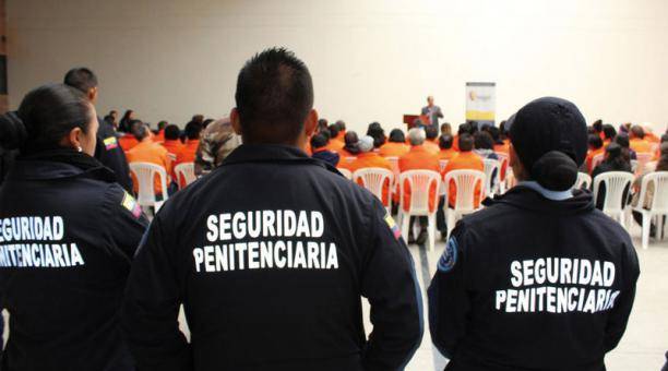 Guías penitenciarias fueron grabadas festejando con dos reos en prelibertad