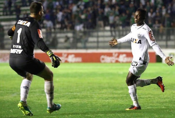 Cazares hace gol de la clasificación de Atlético Mineiro en Copa Brasil