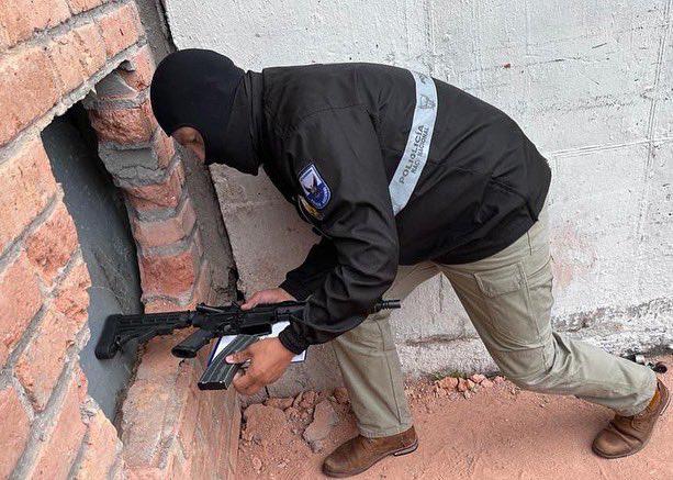 Encuentran fusil en la cárcel de Turi donde fueron asesinados 20 presos